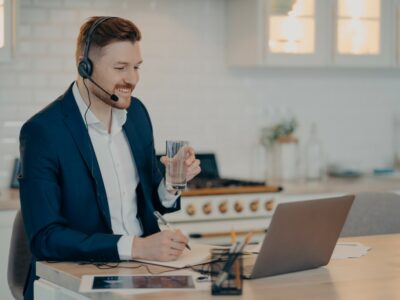 travailler avec casque ordi